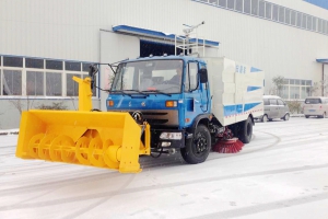 道路清扫车雨雪天气应对路面的操作