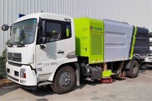 湖北程力扫路车厂家提醒您发动机转速的注意事项