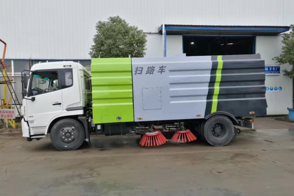 城市美化选湖北程力扫路车