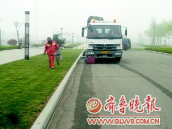 豪华垃圾车&nbsp;青岛购买9辆奔驰道路清扫车