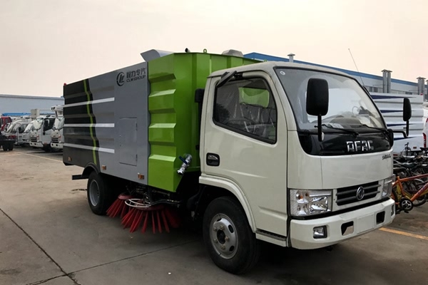 湖北程力扫路车行驶中应该注意哪些方面问题？