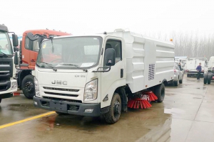 有了程力扫路车,用户再也不用担心道路清洁问题了