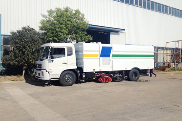 路面温度持续升高 多数城市将限度地利用清洗扫路车