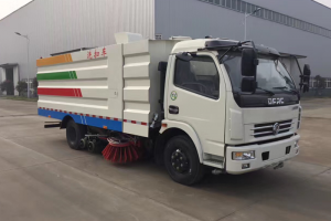 程力公司提醒司机朋友请关爱您的扫路车