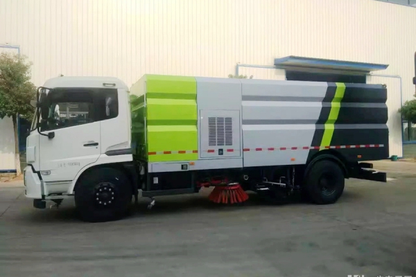 扫地车润滑油更换需要注意3点