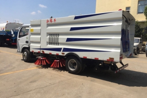 带方向助力的道路清扫车遇到转向故障排除方法