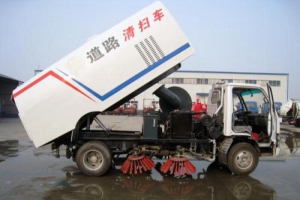 既能洒水又能洗马路的汽车 当选五十铃洒水扫地车