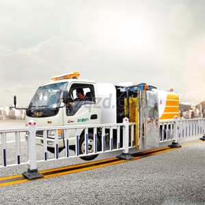 护栏清洗车图片