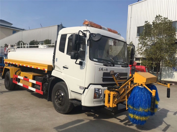 东风天锦高速路护栏清洗车 东风天锦高速路护栏清洗车