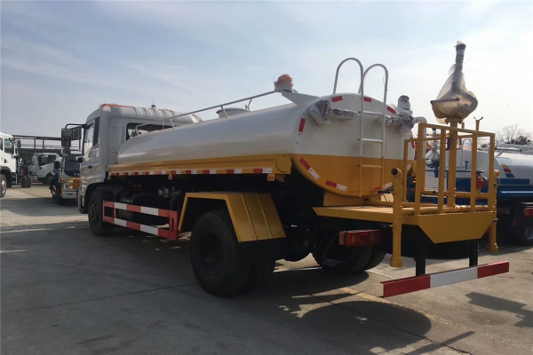 东风天锦高速路护栏清洗车尾部图片