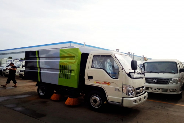 福田小型扫路车