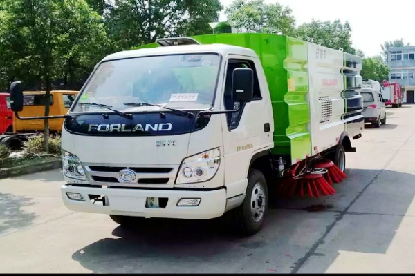 福田小型扫路车 CLW5042TSLB5扫路车