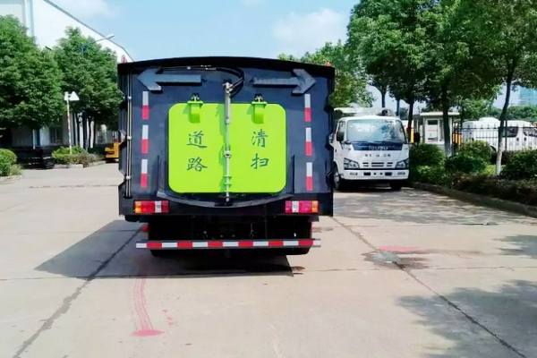 福田小型扫路车 3立方小型扫路车