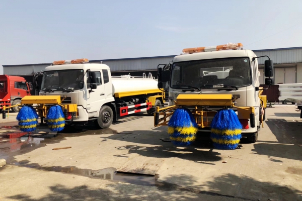 东风天锦高速公路护栏清洗车图片