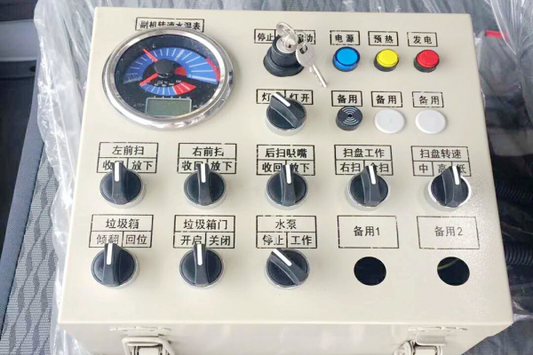 东风小多利卡扫路车电控箱图片