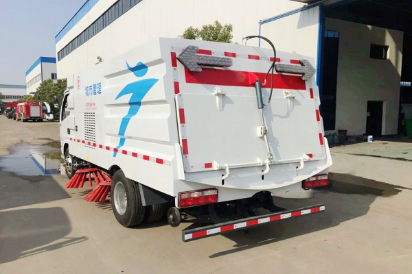 东风小多利卡扫路车 CLW5070TSLD5型扫路车图片