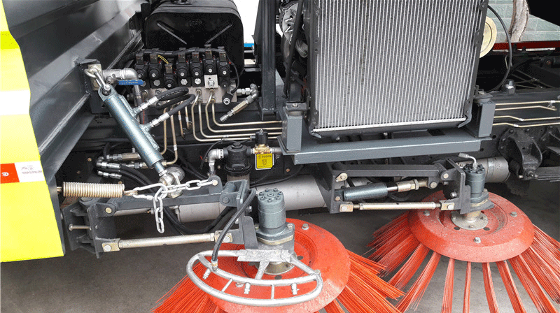 东风小多利卡扫路车结构