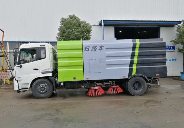 东风天锦扫路车