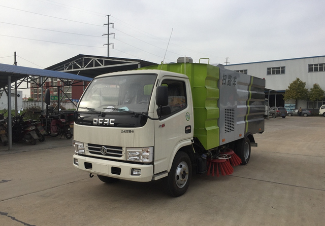 东风小多利卡扫路车