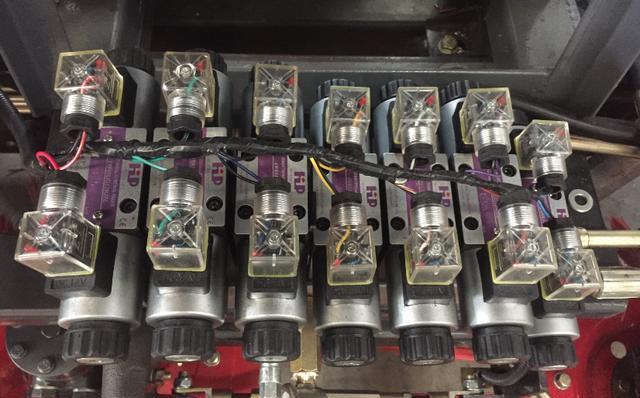 东风小多利卡扫地车液压系统电磁阀组