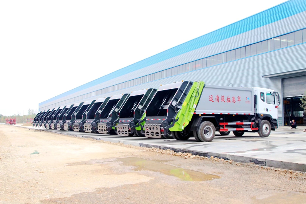 东风多利卡D9压缩垃圾车后右侧图片