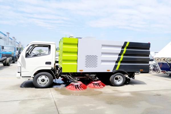 东风平头小型扫路车