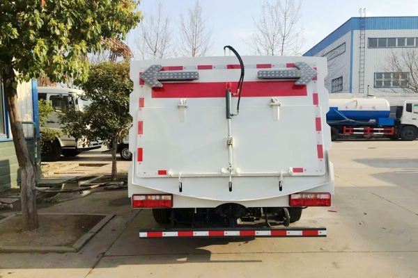 东风小多利卡小型扫路车