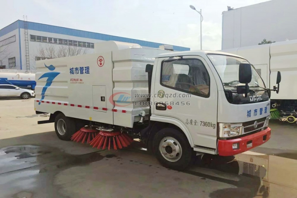 东风小霸王小型扫道车