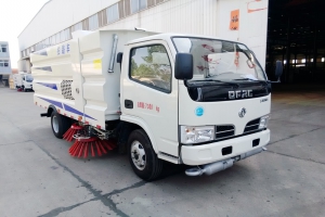 东风轻型扫路车厂家直销