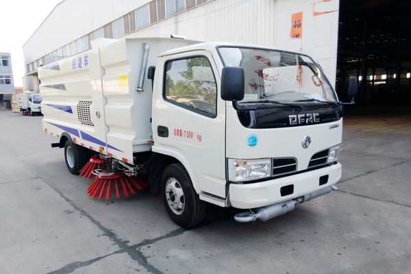 东风轻型扫路车厂家直销