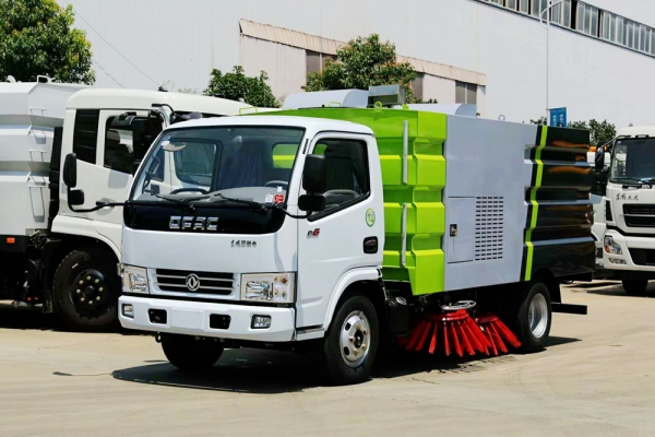 东风6吨扫马路车