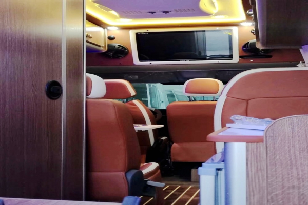 福特新世代长轴高顶B型房车内饰图片