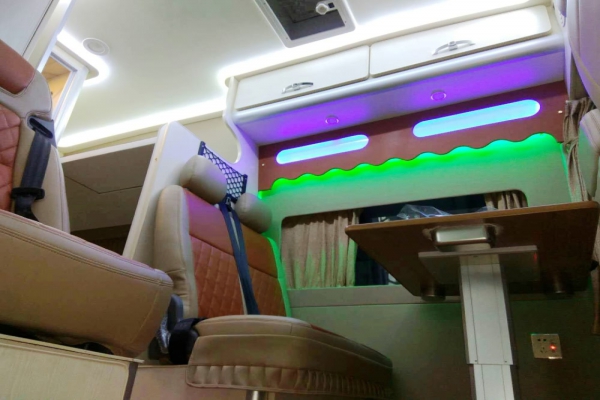 福特新世代长轴高顶B型房车内饰图片