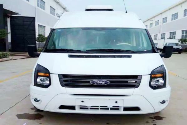 福特新世代长轴高顶B型房车正前图片