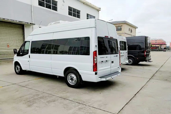 福特新世代长轴高顶B型房车左后图片