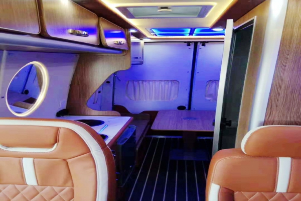 福特新世代长轴高顶B型房车