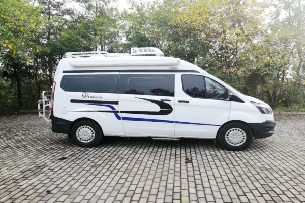 福特新全顺中轴中顶B型房车正侧图片