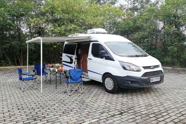 福特新全顺中轴中顶B型房车遮阳棚伸展图片