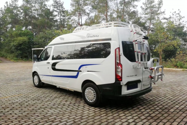 福特新全顺中轴中顶B型房车尾侧图片