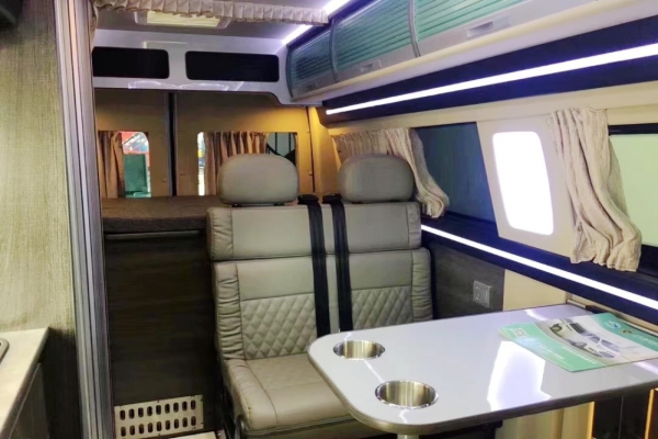 福特新全顺中轴中顶B型房车内饰图片