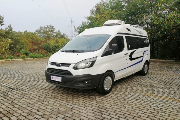 福特新全顺中轴中顶B型房车右前图片