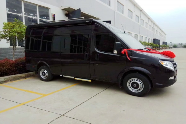 东风御风长轴高顶B型房车左侧图片