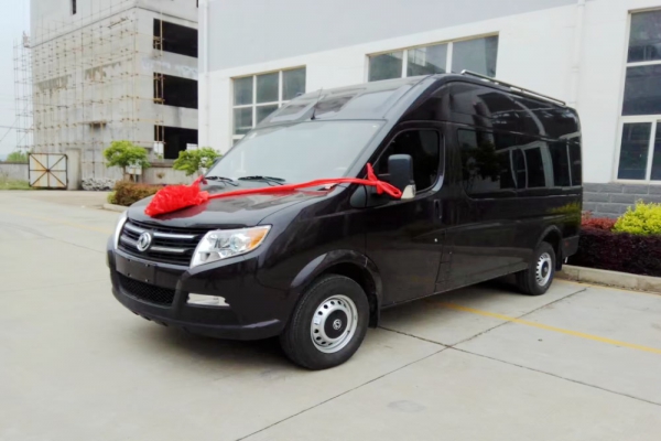 东风御风长轴高顶B型房车右侧图片