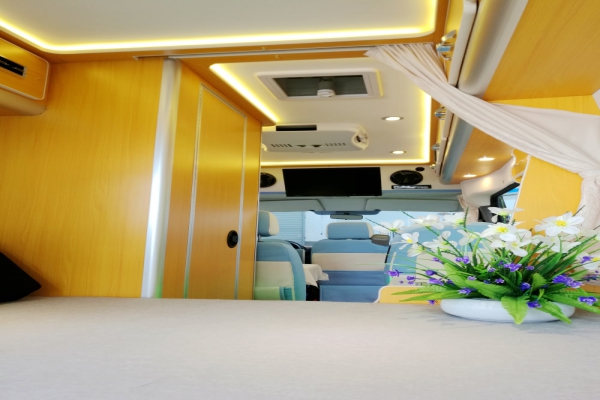 东风御风长轴高顶B型房车内饰图片