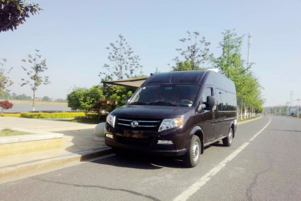 东风御风长轴高顶B型房车图片