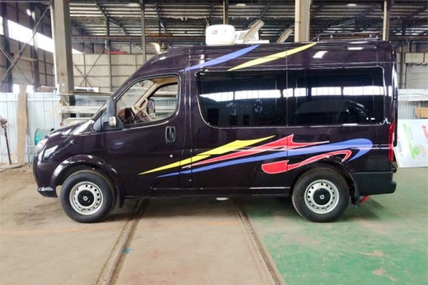 东风御风短轴中顶B型房车厂家