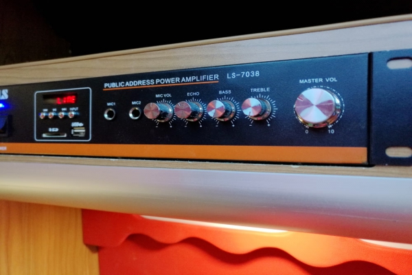 东风御风短轴中顶B型房车音响设备图片