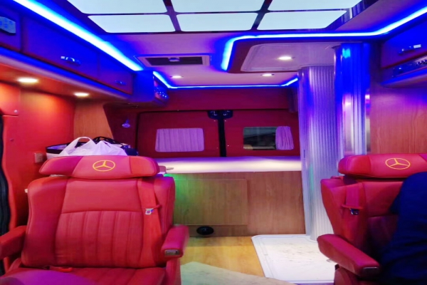 东风御风短轴中顶B型商务房车内部结构图