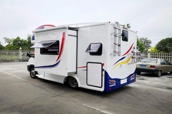 依维柯欧胜C型房车(选装单拓展仓)图片