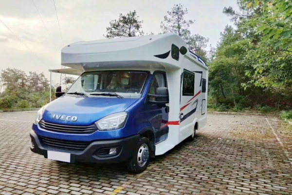 依维柯欧胜C型房车右前图片